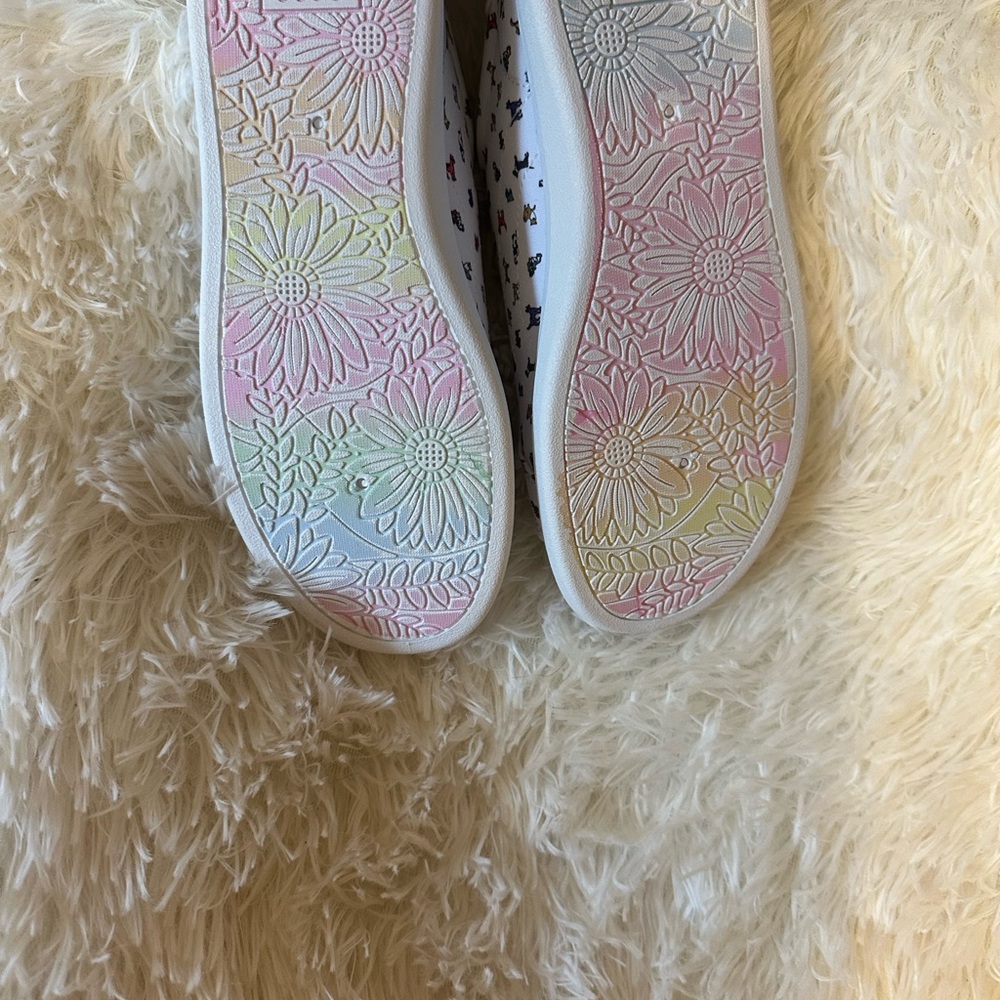 Bob’s cute painted petal sketchers.  7.5 brand new,‎ never worn - Picture 3 of 4